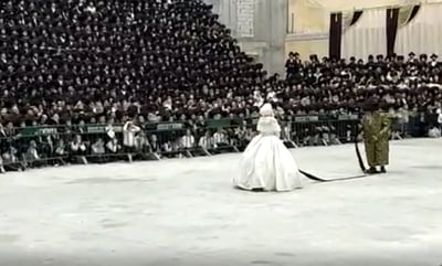 הרבי מויז'ניץ בריקוד ה'מצווה טאנץ' עם הכלה • צפו