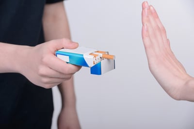 מכירים קרוב או חבר מכור לעישון? כך תעזרו לו