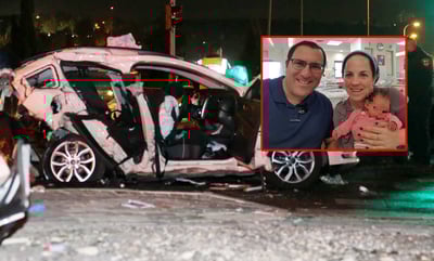 האם, הבעל והתינוקת על רקע זירת התאונה