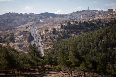כביש 1 והר הזיתים מתצפית משטח E