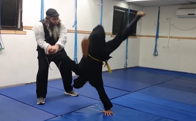 כך עושים שימוש באקרובטיקה בקרב • צפו