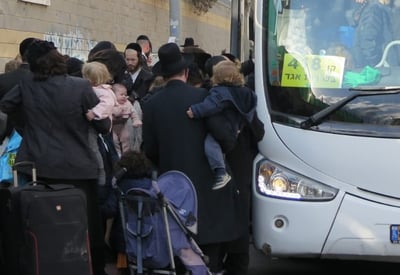 תחקיר "כיכר השבת" מתעד: כאוס תחבורתי לאלפי חרדים
