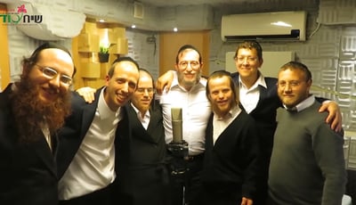 מנדי ג'רופי ומקהלת 'שיר מיוחד' במחרוזת