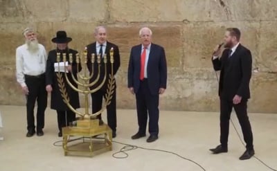 בכותל: אליקו כהן שר בהדלקת הנר של נתניהו