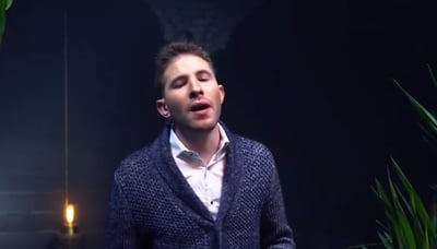 נפתלי בלומנטל בסינגל חדש: "כמו להבה"