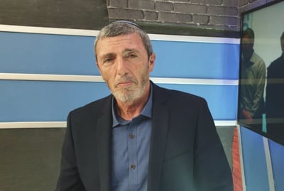 השר פרץ שוחח עם השר וקנין: להאריך את כהונת הרב שטרן