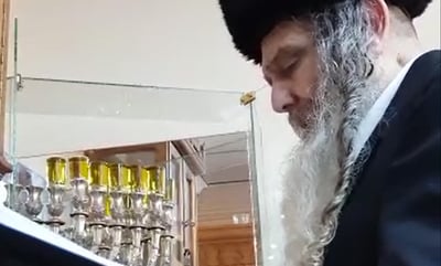 הרב שלום ארוש בהדלקת הנר החמישי של חנוכה. צפו