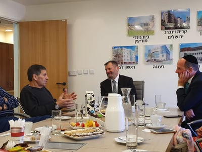 יו"ר קקל מר דניאל עטר בביקור במטה הארצי של יד שרה
