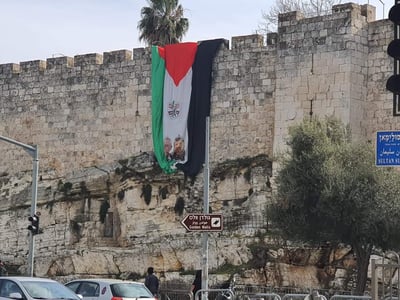 יום ייסוד הפת"ח: דגל אש"ף על חומות ירושלים
