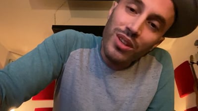 נתן גושן מפתיע בפואטרי סלאם: "בורא עולם אני איתך עד שהכל נגמר"