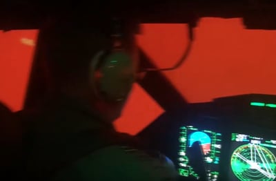 תיעוד מהקוקפיט: שמי אוסטרליה אדומים מהאש