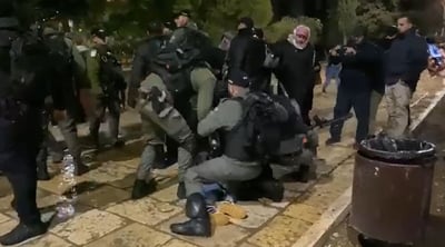 תיעוד: מהומות ומעצרים אלימים בהר הבית