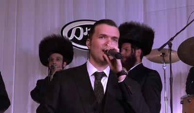 אוהד מושקוביץ במחרוזת להיטי נוסטלגיה