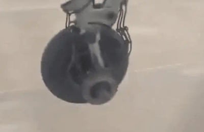 תיעוד מפחיד: גלגל המטוס עלה באש והתנתק