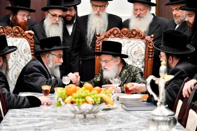 האדמו"ר מויז'ניץ-מונסי בביקור במעונו של הרבי מויז'ניץ