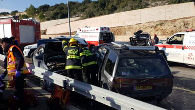 זירת התאונה וחילוץ האישה