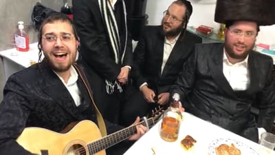המוזיקאים החסידיים חגגו באירוסי נטע לוין
