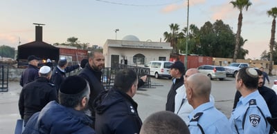 בכירי המשטרה, בכניסה לציון
