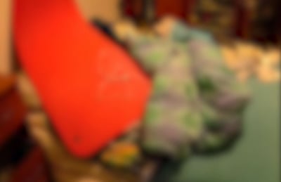 צפו: פרץ לדירה, נרדם והתעורר מהשוטרים
