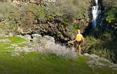 מטייל נלכד על מדף סלע בזוויתן וחולץ  • צפו