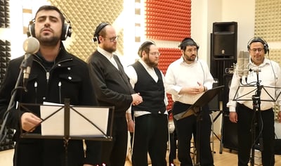 ישי ריבו ומקהלת 'ידידים' העולמית מחדשים: "ישאלוני רעיוני"