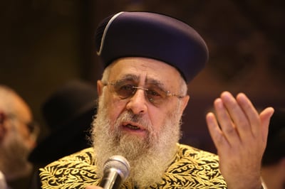 הראש"ל חיבר תפילה לעצירת התפשטות נגיף ה'קורונה'