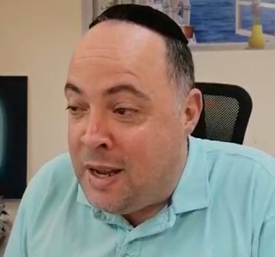 צפו: קובי סלע קורא את "מגילת הקורונה"