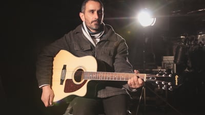 שרון אבילחק בסינגל חדש ומצמרר: מרחוק נרגיש קרוב