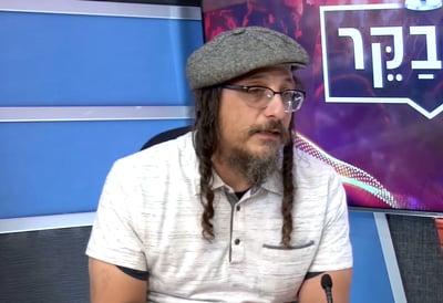 בליווי קליפ ציור בחול: מיילך קאהן בשיר חדש