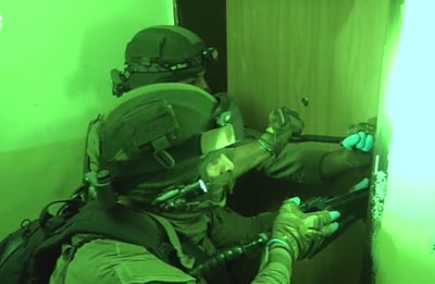 צפו: המסתערבים עצרו חשודים בעיסאוויה