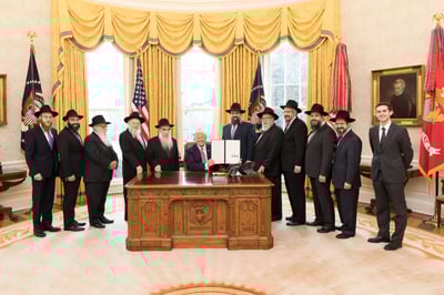 הנשיא טראמפ עם שלוחי חב"ד בשנה שעברה