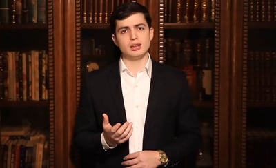 משה קליין בביצוע ביתי מרגש: "מי האיש"