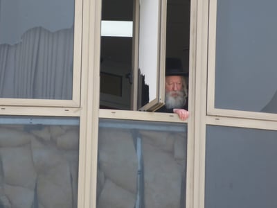 התרגשות בגור: אחרי חודש וחצי, החסידים ראו את האדמו"ר