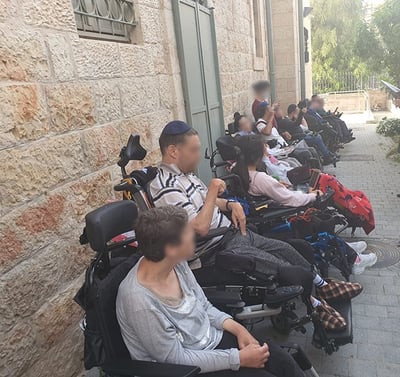 למען הנכים: האנשים שנכנסו מרצון לבידוד