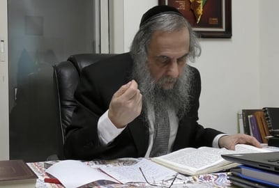 שיחה בענייני השעה מפי הגר"ד לייבל • צפו