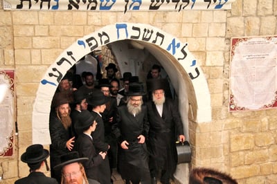 האדמו"ר מויז'ניץ - בית שמש שוחרר מבית החולים