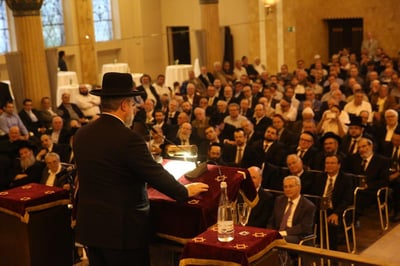 הגר"פ גולדשמידט בבית הכנסת הגדול שבפרנקפורט