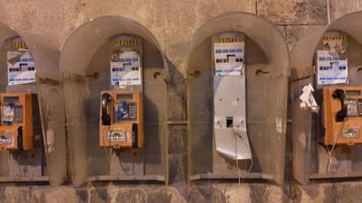הפתרון של 'טוהר המחנה' למטרידי הילדים בטלפונים הציבוריים