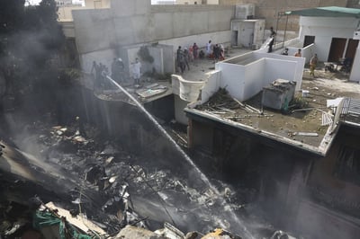 מטוס נוסעים התרסק בלב העיר • 99 הרוגים