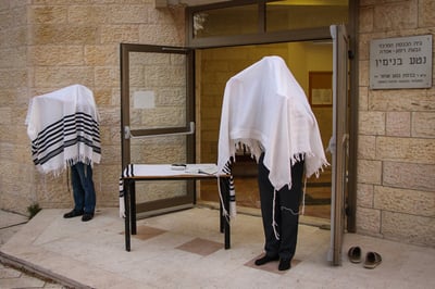 מי שלא ישן כל הלילה צריך לברך ברכות התורה?