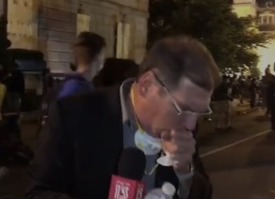 הכתב הישראלי נחנק באמצע השידור • צפו