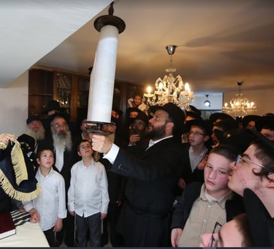 ספר תורה של יד לאחים
