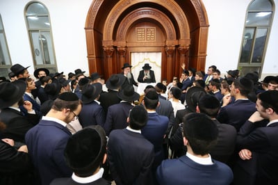 "מי שלא יתפלל במניין שיסע הביתה - זו מחלה מדבקת"