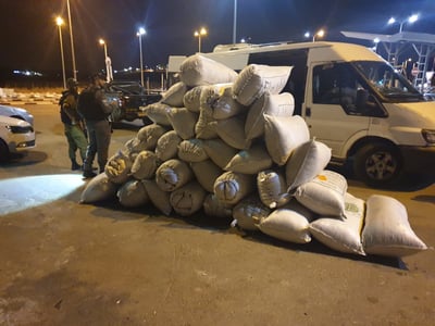 נתפס חשוד בהברחת 1.2 טון של  צמח זעתר
