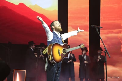 נפתלי קמפה בסינגל חדש ברוח התקופה: "להודות"