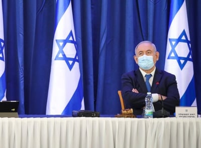 ראש הממשלה בנימין נתניהו, עם מסכת פנים