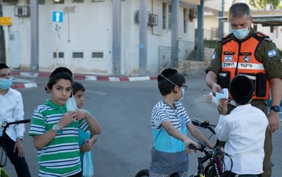 במהלך הסיור, היום, עם ילדים חרדים