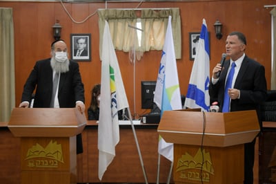 ראש העיר בני ברק אברהם רובינשטיין ושר הבריאות יולי אדלשטיין לפני כשבועיים