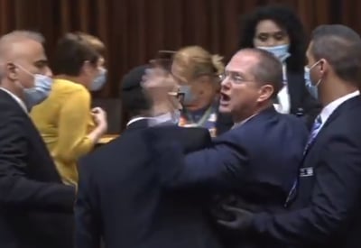 הנאום והמהומה