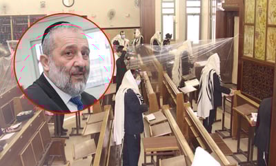 דרעי על רקע בית כנסת במודיעין עילית